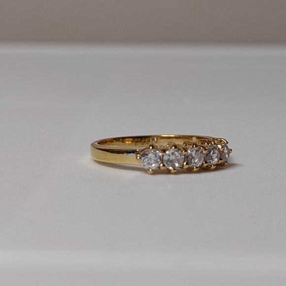 Size 8.25 Gold Tone Ring With Clear Stones - Picture 7 of 14